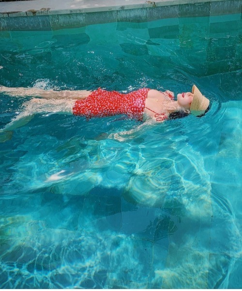 gossip！ロサンゼルス（ゴシップロサンゼルス）の「キャミソールワンピ風スイムウェア（水着・レディース・ブラック/レッド・M/L）」の12枚目の写真