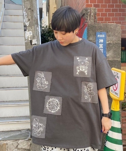 Candy Stripper（キャンディストリッパー）の「FREAK FRIENDS PATCH Tシャツ（Tシャツ/カットソー・レディース・ブラック/チャコール・2）」の14枚目の写真