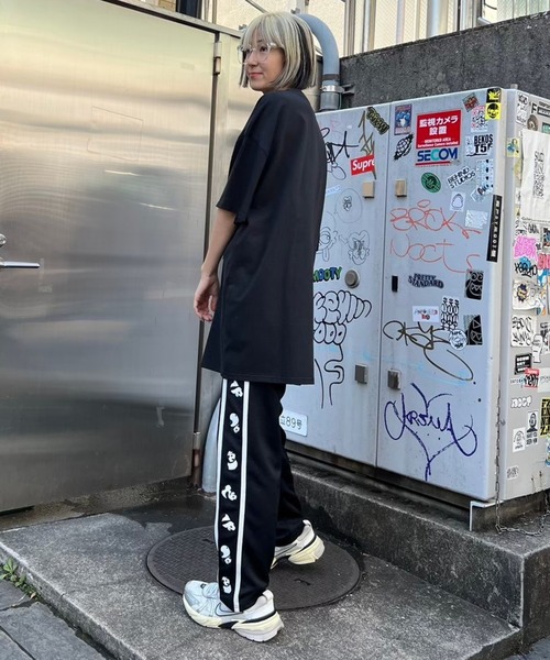 Candy Stripper（キャンディストリッパー）の「FREAK FRIENDS PATCH Tシャツ（Tシャツ/カットソー・レディース・ブラック/チャコール・2）」の11枚目の写真