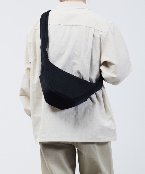 ITTI イッチ / ANNIE PUFFER MINI MOON BAG / CEATO BRIGHT アニー