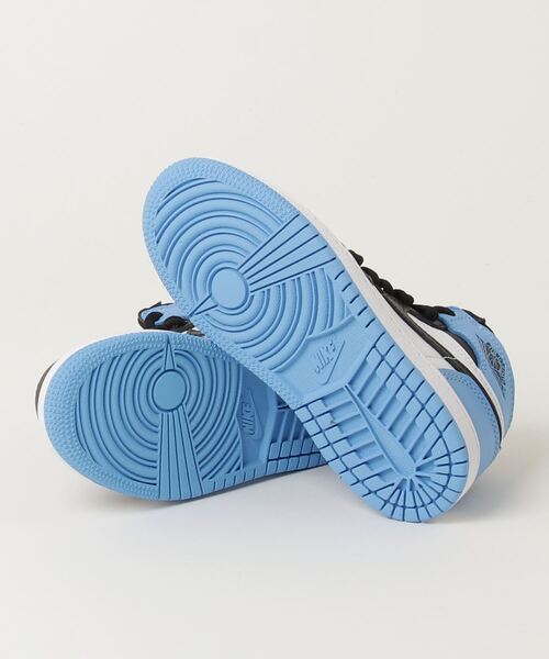 NIKE(ナイキ)の「NIKE JORDAN JORDAN 1 RETRO HIGH OG PS FD1412-400(スニーカー・キッズ・ブルー・17cm)」の2枚目の写真