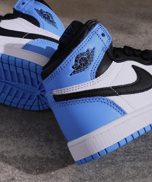 NIKE(ナイキ)の「NIKE JORDAN JORDAN 1 RETRO HIGH OG PS FD1412-400(スニーカー・キッズ・ブルー・17cm)」の4枚目の写真