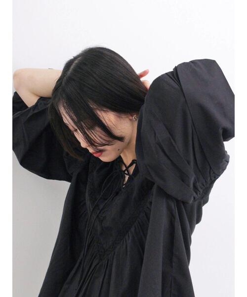 Samansa Mos2 blue(サマンサモスモスブルー)の「【Made in India】レース切替ブラウス(シャツ/ブラウス・レディース・グリーン/オフホワイト/ブラック・F)」の2枚目の写真