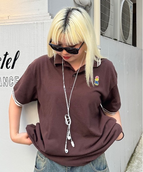 That's life(ザッツライフ)の「That’s life Original Stitch logo Polo shirt 半袖 ポロシャツ Tシャツ 夏服 ワンポイント ワッペン刺繍 ビッグシルエット ユニセックス トップス(Tシャツ/カットソー・メンズ・ネイビー/ブラウン/ブラック・X-LARGE/LARGE/MEDIUM)」の2枚目の写真