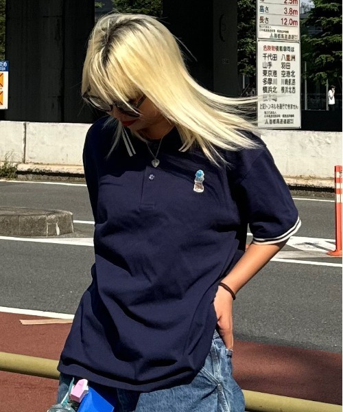That's life(ザッツライフ)の「That’s life Original Stitch logo Polo shirt 半袖 ポロシャツ Tシャツ 夏服 ワンポイント ワッペン刺繍 ビッグシルエット ユニセックス トップス(Tシャツ/カットソー・メンズ・ネイビー/ブラウン/ブラック・X-LARGE/LARGE/MEDIUM)」の4枚目の写真