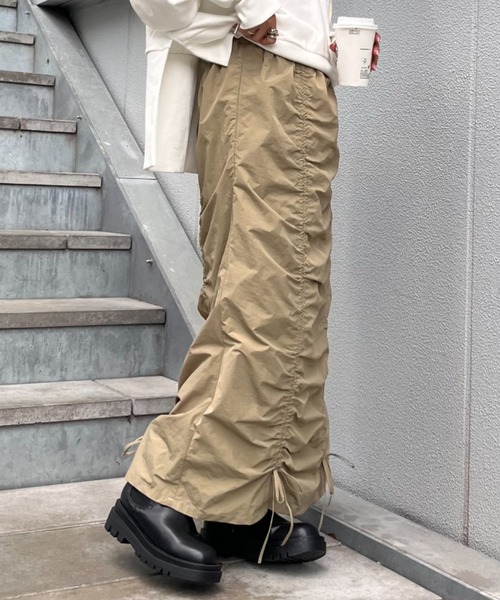 CIAOPANIC TYPY(チャオパニックティピー)の「縦シャーリングスカート(スカート・レディース・ブラック/カーキ/オフホワイト・SMALL/MEDIUM)」の1枚目の写真