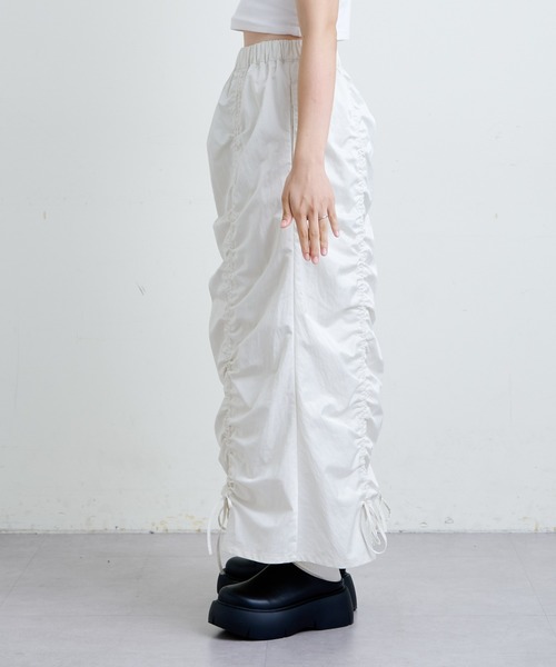 CIAOPANIC TYPY(チャオパニックティピー)の「縦シャーリングスカート(スカート・レディース・ブラック/カーキ/オフホワイト・SMALL/MEDIUM)」の10枚目の写真