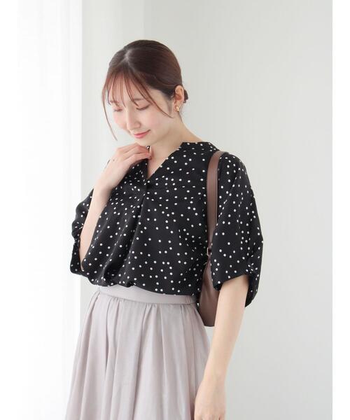 Te chichi TERRASSE（テチチテラス）の「【イージーケア】ドルマンスキッパーブラウス（シャツ/ブラウス・レディース・チャコールグレー/ブラック/モカ・F）」の2枚目の写真