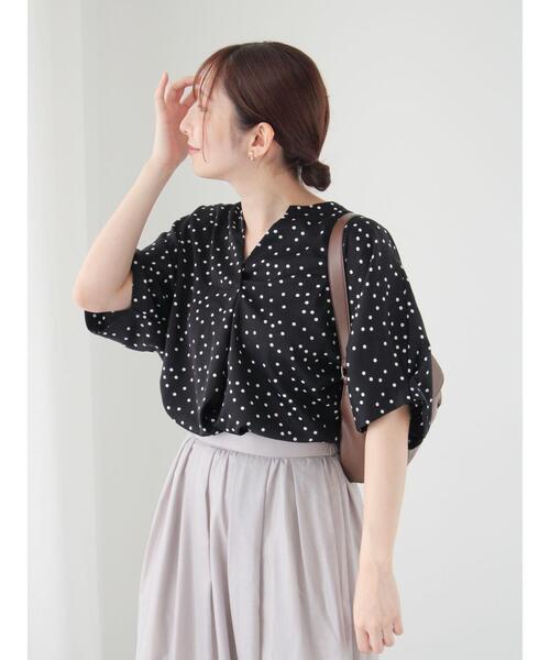 Te chichi TERRASSE（テチチテラス）の「【イージーケア】ドルマンスキッパーブラウス（シャツ/ブラウス・レディース・チャコールグレー/ブラック/モカ・F）」の7枚目の写真