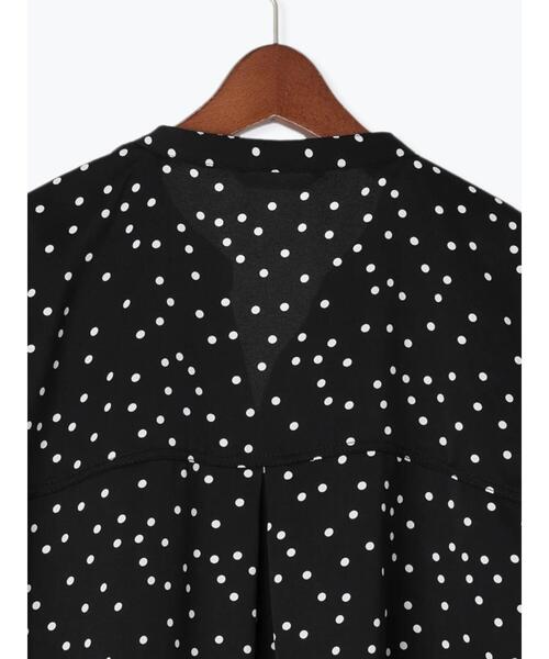 Te chichi TERRASSE（テチチテラス）の「【イージーケア】ドルマンスキッパーブラウス（シャツ/ブラウス・レディース・チャコールグレー/ブラック/モカ・F）」の17枚目の写真