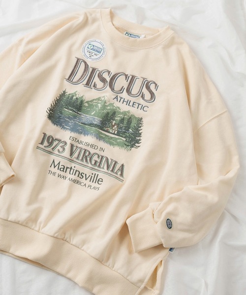 DISCUS ATHLETIC(ディスカス アスレチック)の「【DISCUS/ディスカス】2type カレッジロゴ フロント刺繍デザイン ビッグシルエット クルーネックスウェット/トレーナー(スウェット・レディース・クリーム/ダークブラウン/チャコールグレー/オートミール・L/M)」の1枚目の写真