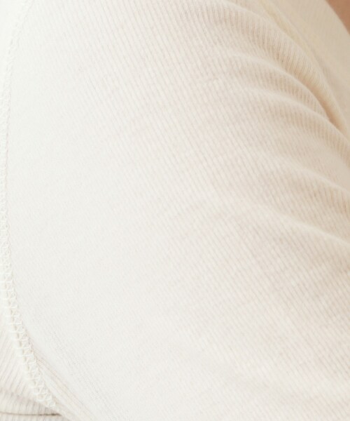 OPAQUE.CLIP(オペークドットクリップ)の「◆シアーコットン クルーネックカットソー【洗濯機洗い可】(Tシャツ/カットソー・レディース・ブラック/グレー/オフホワイト・40/38/42)」の6枚目の写真