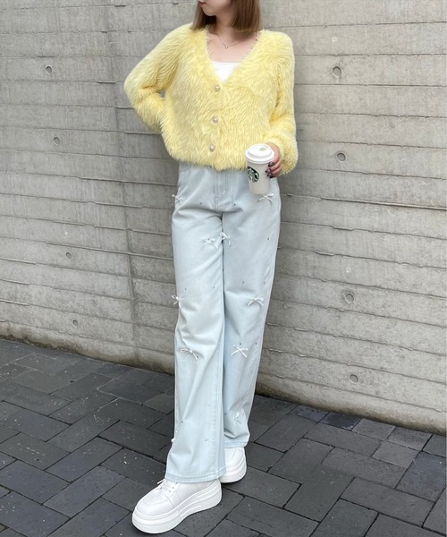 clear（クリア）の「ラインストーンリボンデニムパンツ [低身長用サイズ有 スタイルアップ 甘めデザイン 美シルエット]≪2024AW新作≫（デニムパンツ・レディース・ライトブルー・S/M/XS）」の2枚目の写真