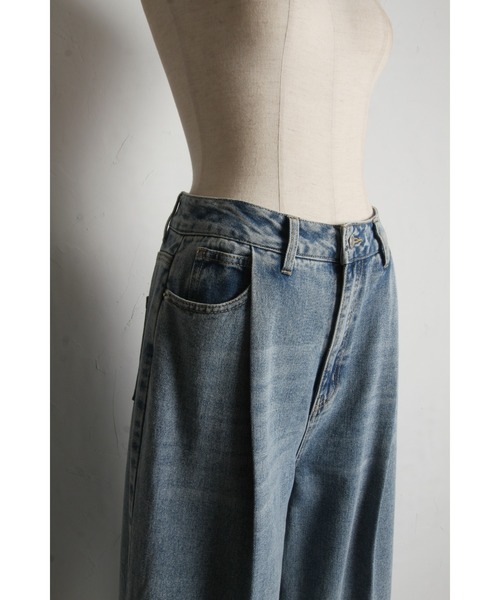&. NOSTALGIA（アンドドットノスタルジア）の「センタープレスタックワイドデニムパンツ（デニムパンツ・レディース・インディゴブルー/ライトブルー・S/M）」の9枚目の写真