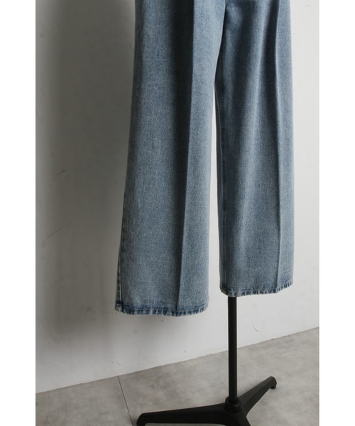 &. NOSTALGIA（アンドドットノスタルジア）の「センタープレスタックワイドデニムパンツ（デニムパンツ・レディース・インディゴブルー/ライトブルー・S/M）」の10枚目の写真