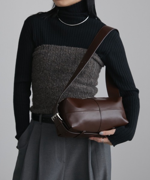 Aunt Marie's（アントマリーズ）の「スクエアベルトボディバッグ／ 500ml収納可（ショルダーバッグ・レディース・ブラウン/ブラック/アイボリー・FREE）」の19枚目の写真