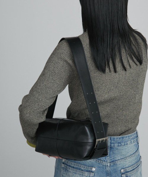 Aunt Marie's（アントマリーズ）の「スクエアベルトボディバッグ／ 500ml収納可（ショルダーバッグ・レディース・ブラウン/ブラック/アイボリー・FREE）」の13枚目の写真