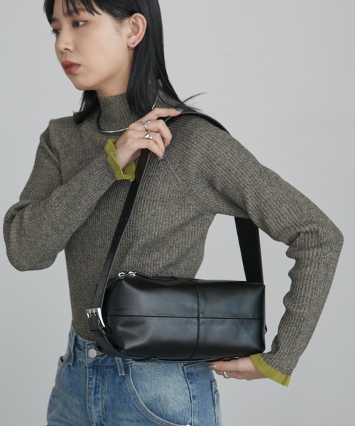 Aunt Marie's（アントマリーズ）の「スクエアベルトボディバッグ／ 500ml収納可（ショルダーバッグ・レディース・ブラウン/ブラック/アイボリー・FREE）」の15枚目の写真