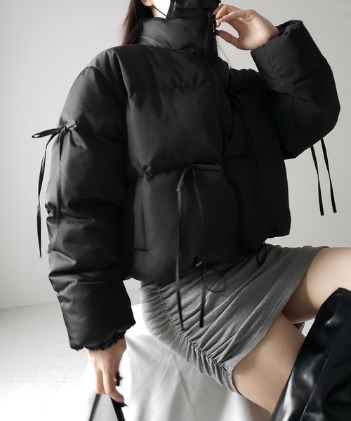 me+em select（ミームセレクト）の「※※【 選べる３色展開 ／ 裾絞り可能２WAY 】ストラップリボンショートパフダウンジャケット ／ strap ribbon short puff down jacket（ダウンジャケット/コート・レディース・ブルー/アイボリー/ブラック・FREE）」の17枚目の写真