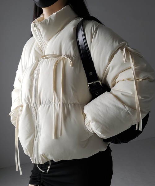 me+em select（ミームセレクト）の「※※【 選べる３色展開 ／ 裾絞り可能２WAY 】ストラップリボンショートパフダウンジャケット ／ strap ribbon short puff down jacket（ダウンジャケット/コート・レディース・ブルー/アイボリー/ブラック・FREE）」の20枚目の写真