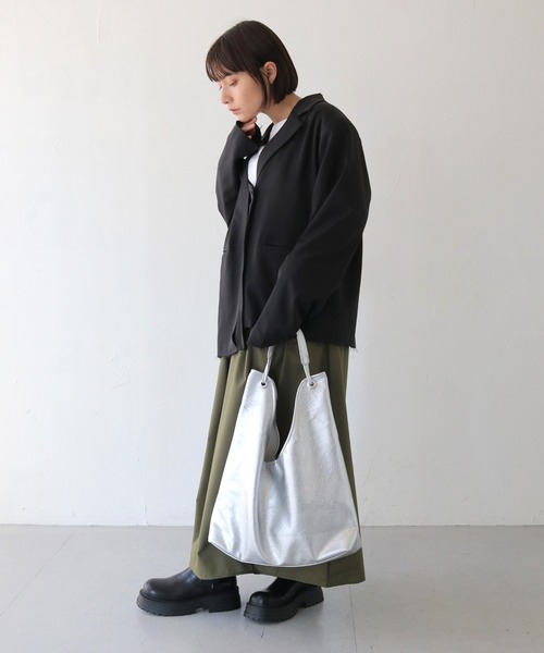 HER CLOSET（ハークローゼット）の「【shemoshelly】ワンショルダートートバック 2ポーチセット A4（トートバッグ・レディース・シルバー/ブラック/ブラウン・FREE）」の12枚目の写真
