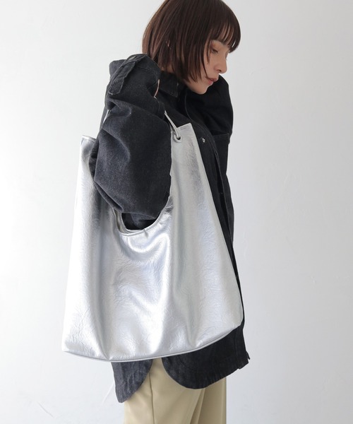 HER CLOSET（ハークローゼット）の「【shemoshelly】ワンショルダートートバック 2ポーチセット A4（トートバッグ・レディース・シルバー/ブラック/ブラウン・FREE）」の15枚目の写真