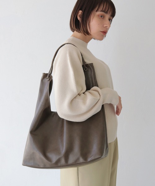 HER CLOSET（ハークローゼット）の「【shemoshelly】ワンショルダートートバック 2ポーチセット A4（トートバッグ・レディース・シルバー/ブラック/ブラウン・FREE）」の9枚目の写真