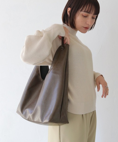 HER CLOSET（ハークローゼット）の「【shemoshelly】ワンショルダートートバック 2ポーチセット A4（トートバッグ・レディース・シルバー/ブラック/ブラウン・FREE）」の8枚目の写真