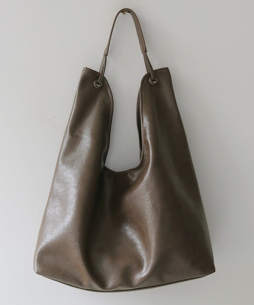 HER CLOSET（ハークローゼット）の「【shemoshelly】ワンショルダートートバック 2ポーチセット A4（トートバッグ・レディース・シルバー/ブラック/ブラウン・FREE）」の17枚目の写真