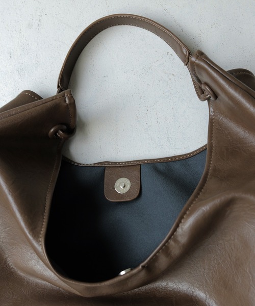 HER CLOSET（ハークローゼット）の「【shemoshelly】ワンショルダートートバック 2ポーチセット A4（トートバッグ・レディース・シルバー/ブラック/ブラウン・FREE）」の20枚目の写真