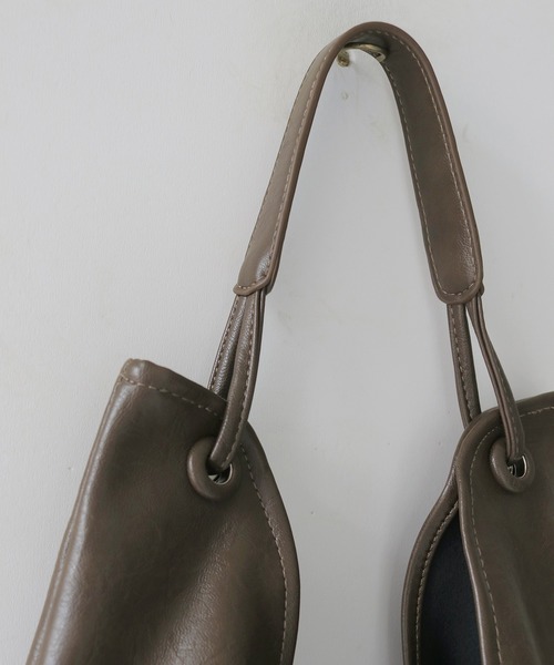 HER CLOSET（ハークローゼット）の「【shemoshelly】ワンショルダートートバック 2ポーチセット A4（トートバッグ・レディース・シルバー/ブラック/ブラウン・FREE）」の19枚目の写真