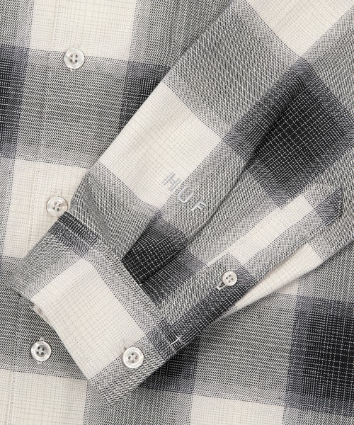 HUF（ハフ）の「OG LOGO OMBRE PLAID LS SHIRT / HUF ハフ 長袖シャツ（シャツ/ブラウス・メンズ・ブルー系その他/グレー・SMALL/XX-LARGE/X-LARGE/LARGE/MEDIUM）」の6枚目の写真