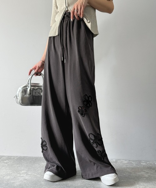 セール】大人の遊び心が光る。フラワーサガラ刺繍くり抜き裏毛