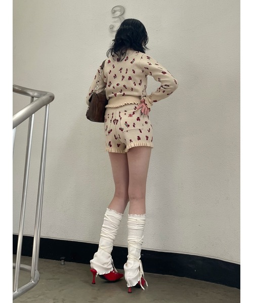 jouetie（ジュエティ）の「【jouetie×HTH】フリルフラワーニット【コラボ/セットアップ対応】（ニット/セーター・レディース・レッド/アイボリー・MEDIUM）」の5枚目の写真