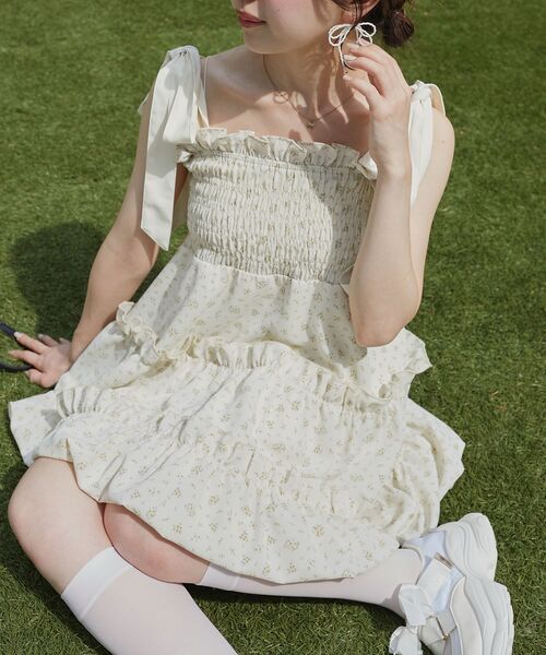 MAJESTIC LEGON（マジェスティックレゴン）の「肩リボンバルーン