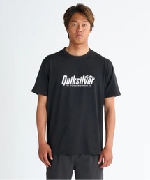 Quiksilver（クイックシルバー）の「REPLAY SS /クイックシルバーロゴ半袖ラッシュガード（水着）（ラッシュガード・メンズ）」