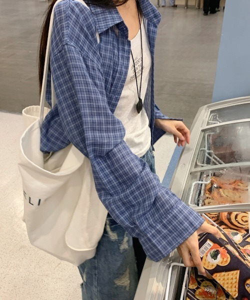 MASHIRO(マシロ)の「【MASHIRO】ブルーチェックゆるシャツ/裏地ボーダー(MA/EK95)(シャツ/ブラウス・レディース・ブルー・FREE)」の10枚目の写真