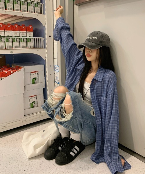 MASHIRO(マシロ)の「【MASHIRO】ブルーチェックゆるシャツ/裏地ボーダー(MA/EK95)(シャツ/ブラウス・レディース・ブルー・FREE)」の4枚目の写真