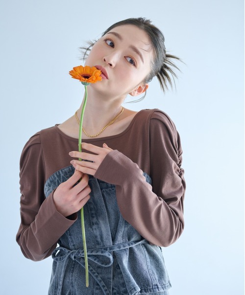 mysty woman(ミスティウーマン)の「【WEB限定】ギャザースリーブプルオーバー 326663(Tシャツ/カットソー・レディース・アイボリー/オフホワイト/ブラック/ブラウン/ピンク・FREE)」の4枚目の写真