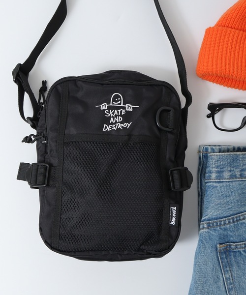 THRASHER（スラッシャー）の「THRASHER ゴンズデザインタテ型ショルダーバッグ（ショルダーバッグ・メンズ・ホワイト系その他/ブラック×ホワイト/ブラック系その他・FREE）」の2枚目の写真