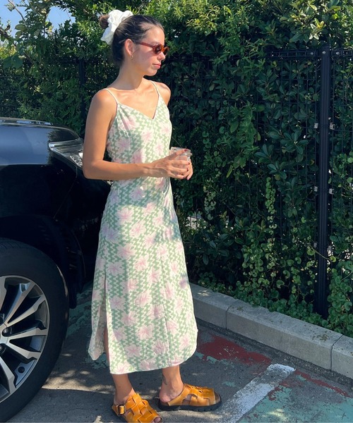 ROXY（ロキシー）の「STAY SUNNY SLIP DRES /ロキシーハイビスカス柄キャミソールロングワンピース（ワンピース・レディース・グリーン・SMALL/MEDIUM/X-SMALL）」の7枚目の写真