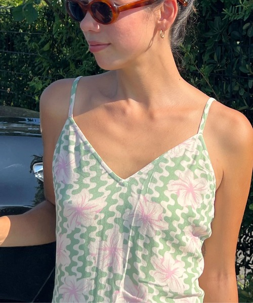 ROXY（ロキシー）の「STAY SUNNY SLIP DRES /ロキシーハイビスカス柄キャミソールロングワンピース（ワンピース・レディース・グリーン・SMALL/MEDIUM/X-SMALL）」の5枚目の写真