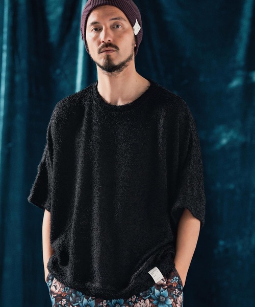 ANGENEHM（アンゲネーム）の「mt9530-Feather texture oversized T-shirt Tシャツ（Tシャツ/カットソー・メンズ・ブラック/チャコール/キナリ・S/M/L）」の3枚目の写真