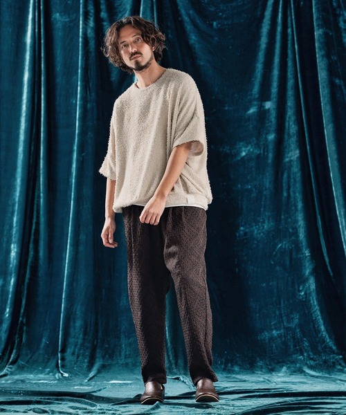 ANGENEHM（アンゲネーム）の「mt9530-Feather texture oversized T-shirt Tシャツ（Tシャツ/カットソー・メンズ・ブラック/チャコール/キナリ・S/M/L）」の9枚目の写真