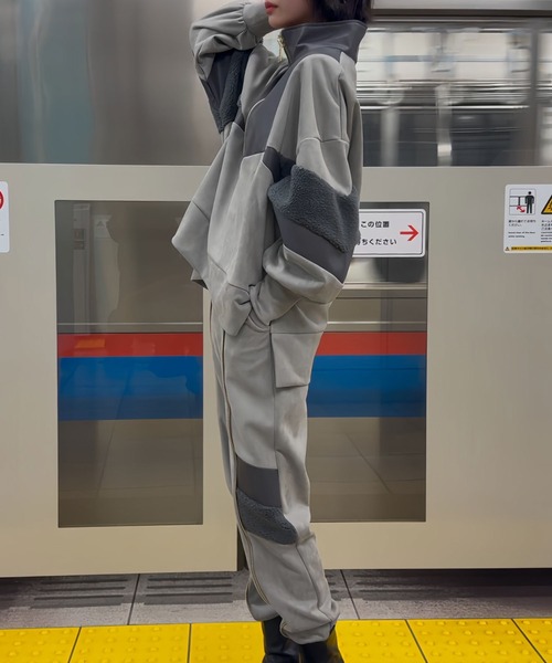 THEODORIC.dy(セオドリックディ)の「異素材デザインジッププルオーバー(セットアップ対応)(その他トップス・レディース・グレー/ライトベージュ/ブラック・FREE)」の8枚目の写真