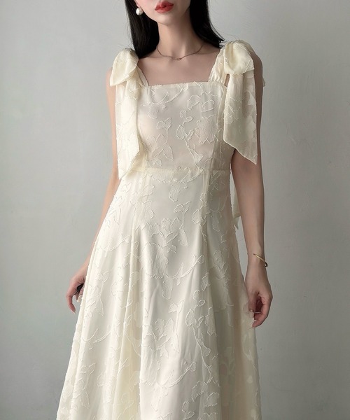 Meiru（メイル）の「ショルダーリボンフラワージャガードキャミワンピース[高身長サイズMT/低身長サイズS有り]（ワンピース・レディース・ブラック/アイボリー/ネイビー・X-LARGE/LARGE/MEDIUM/SMALL/MT）」の5枚目の写真