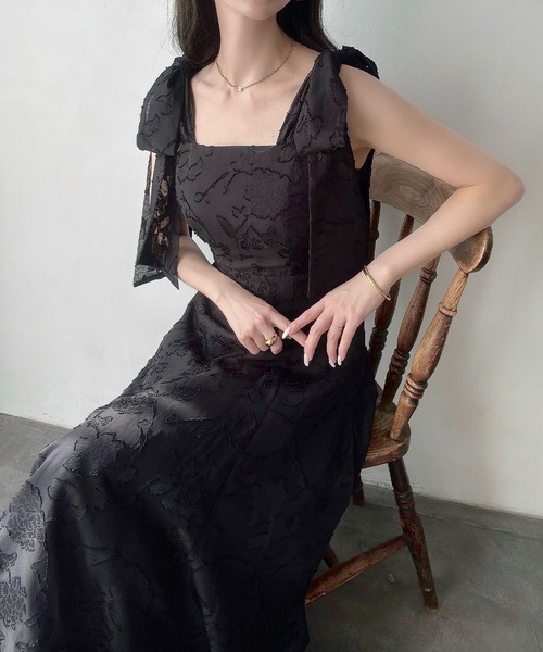 Meiru（メイル）の「ショルダーリボンフラワージャガードキャミワンピース[高身長サイズMT/低身長サイズS有り]（ワンピース・レディース・ブラック/アイボリー/ネイビー・X-LARGE/LARGE/MEDIUM/SMALL/MT）」の11枚目の写真