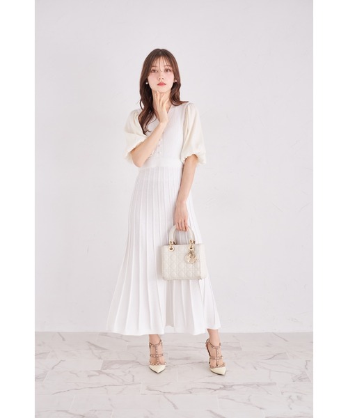 tocco closet(トッコ クローゼット)の「シャイニーシフォンバルーンスリーブ切り替えパール付きリブニットワンピース(ワンピース・レディース・オフホワイト/ラベンダー・M)」の3枚目の写真
