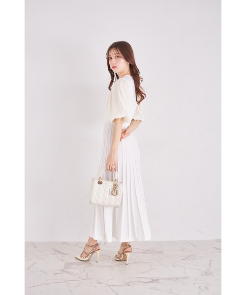 tocco closet(トッコ クローゼット)の「シャイニーシフォンバルーンスリーブ切り替えパール付きリブニットワンピース(ワンピース・レディース・オフホワイト/ラベンダー・M)」の5枚目の写真