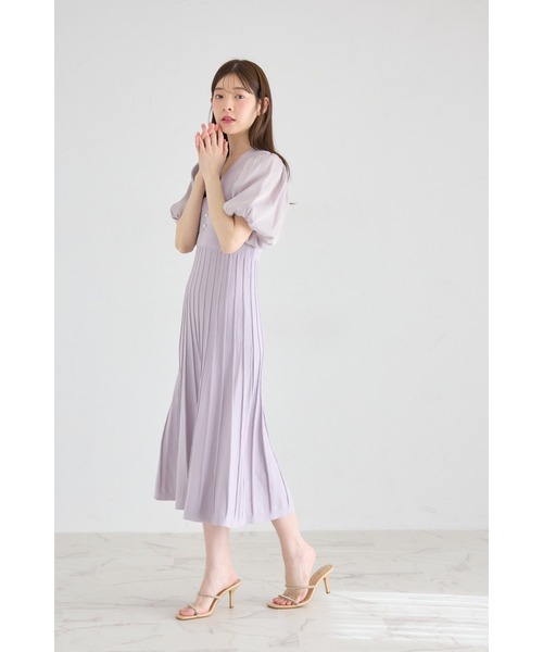 tocco closet(トッコ クローゼット)の「シャイニーシフォンバルーンスリーブ切り替えパール付きリブニットワンピース(ワンピース・レディース・オフホワイト/ラベンダー・M)」の10枚目の写真